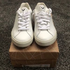 Veja Esplar Leather Sneaker